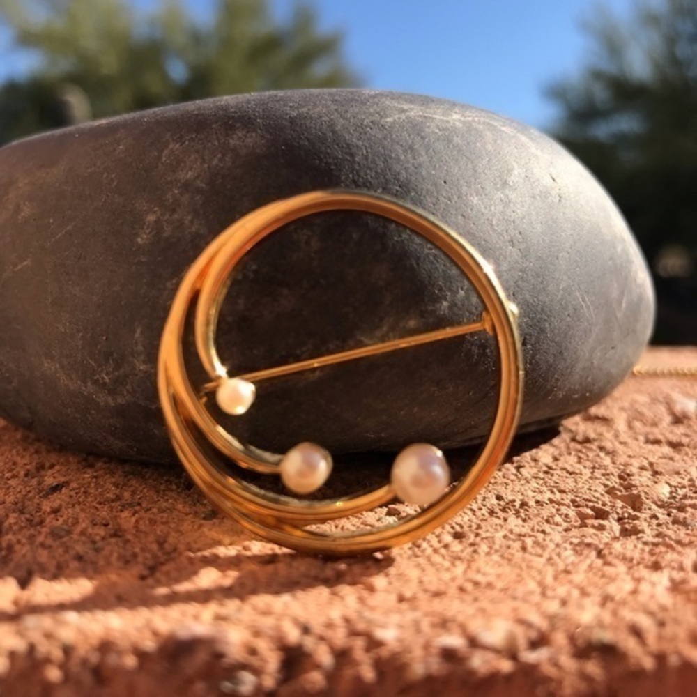 Vintage Monet Gold Tone Gold Circle Brooch with Faux Pearls
